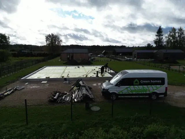 Pamatu plātne un Green homes auto objektā